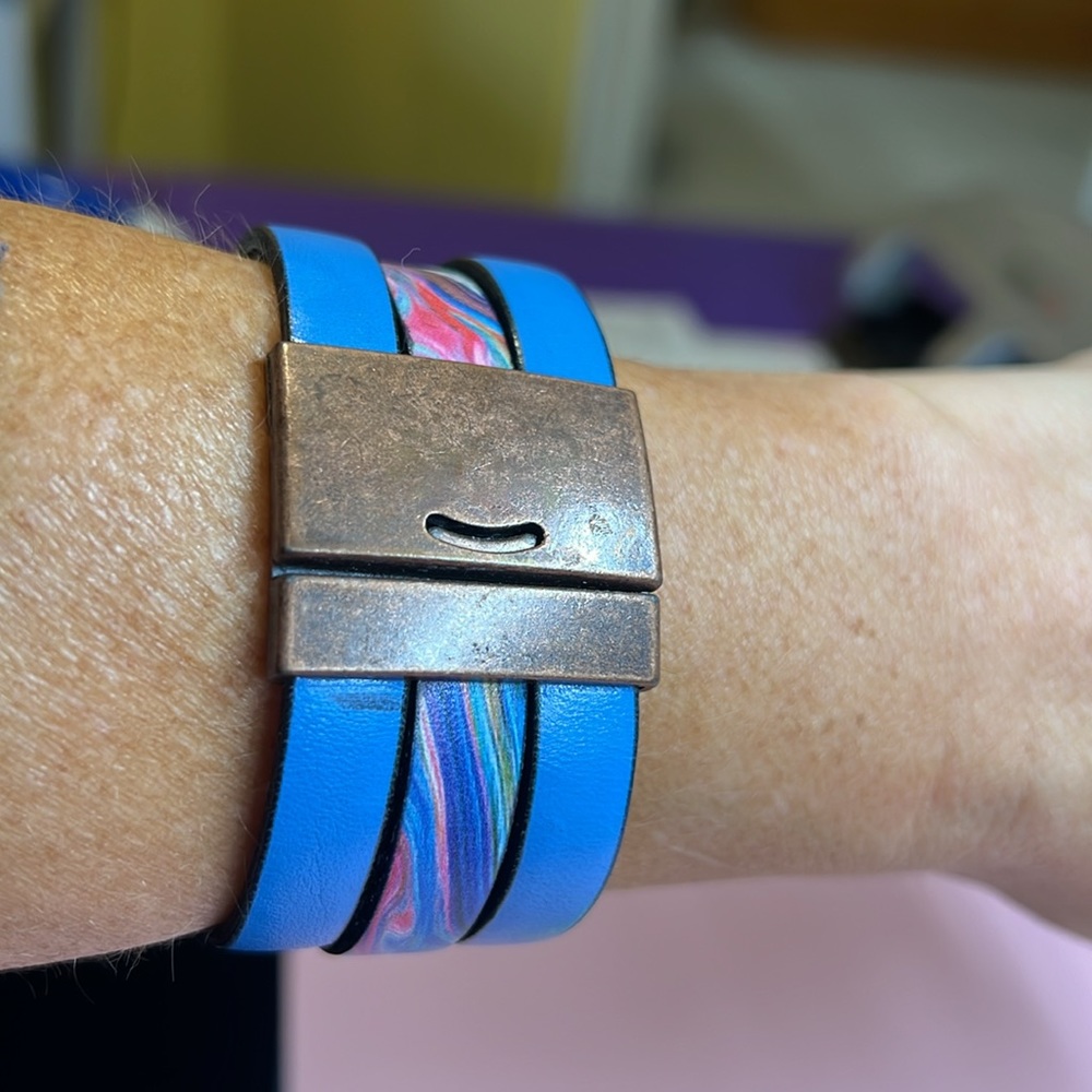 Magnetic clasp. Blue leather , copper clasp.